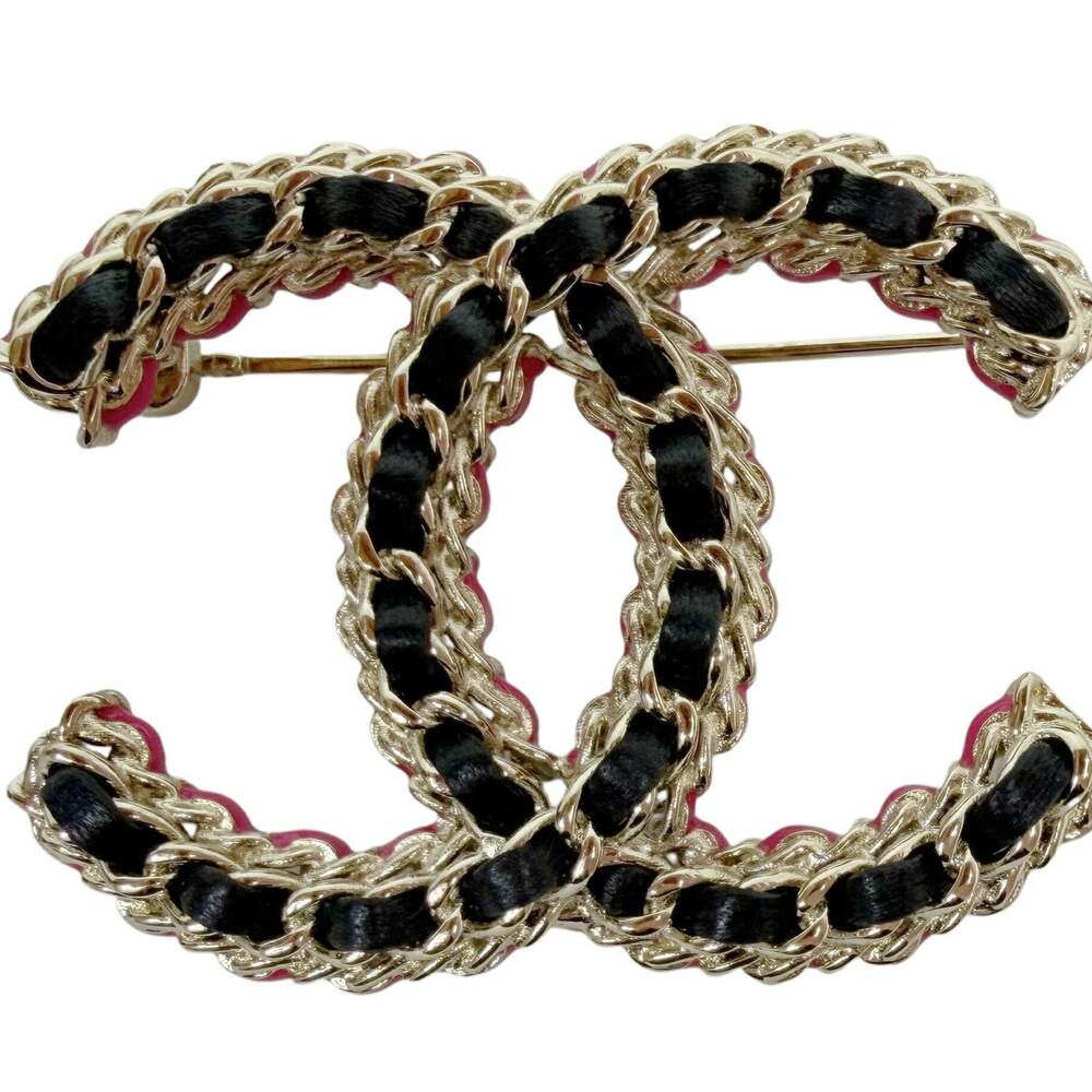 Chanel Brooch Gold And Leather #299372C11B